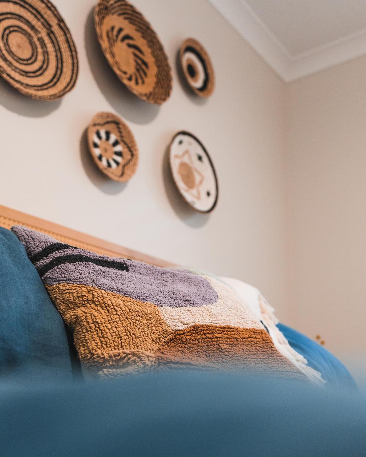 The Perfect For Your Group Getaway - Sleeps 7 - Close To Everything Apartment