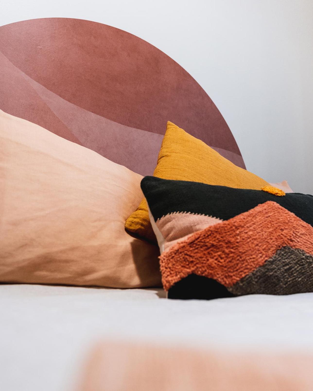The Perfect For Your Group Getaway - Sleeps 7 - Close To Everything Apartment